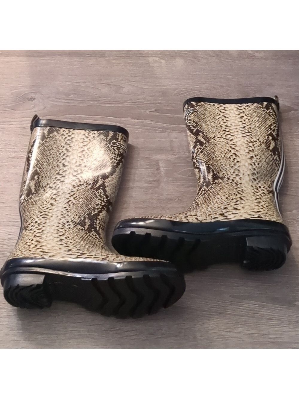 Henri Bendel snakeskin rain boots size 9